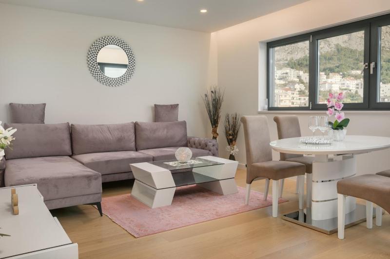 Sun&Sea Deluxe apartmentfree parking - image 13