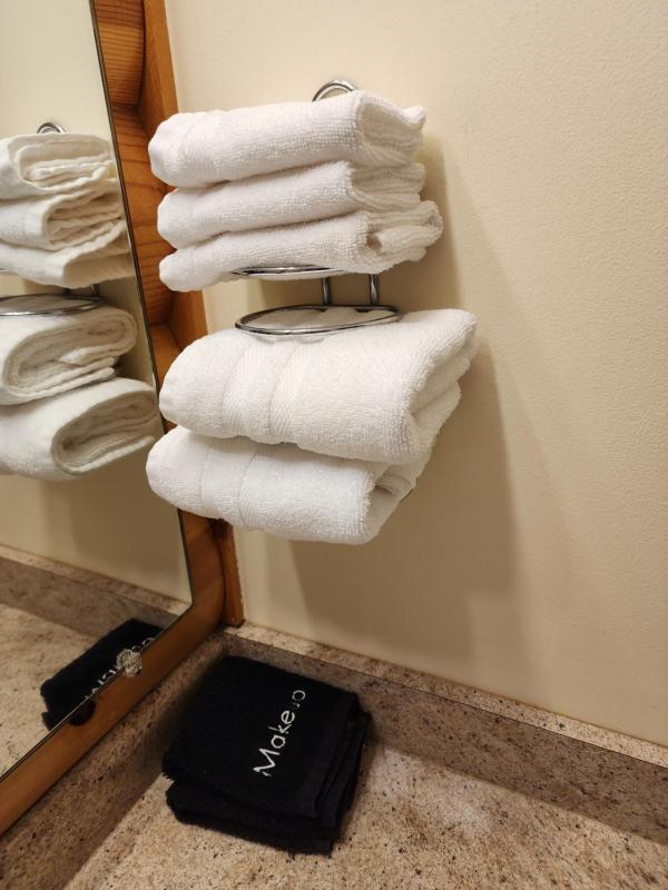Standard Queen Room image 3