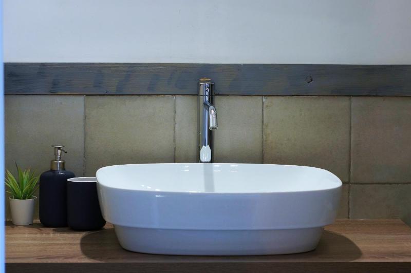 Standard Double Room image 4