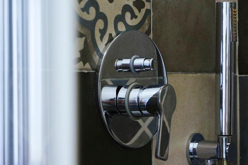 Standard Double Room image 3