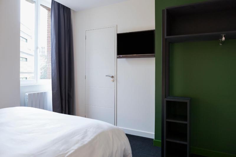 Double Room image 4
