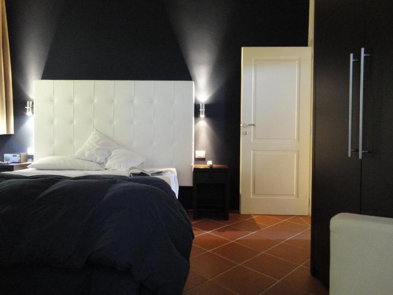 Superior Triple Room image 4