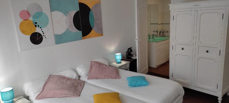 Twin Room with Shower image 3