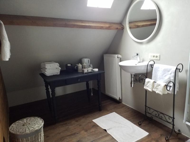 Double Room image 4