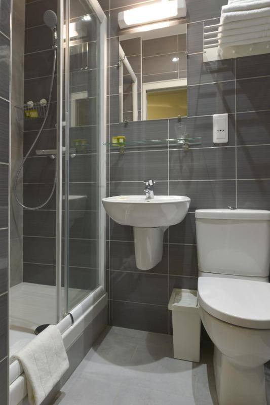 Double Room image 3