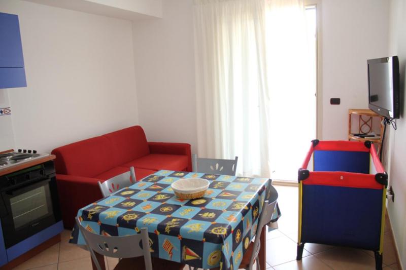 One-Bedroom Apartment image 4