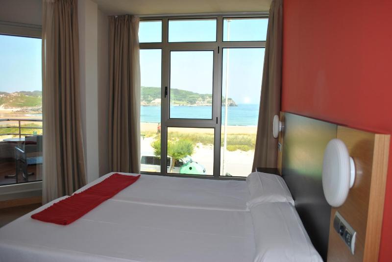 Deluxe Twin Room with Sea View image 3