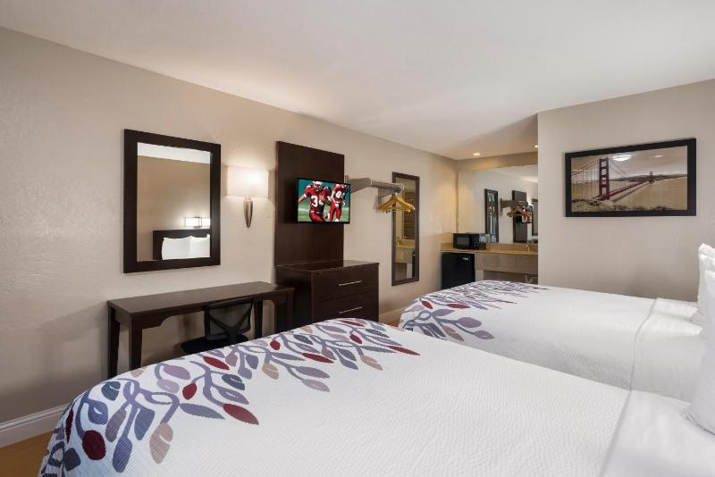 Deluxe Room with Two Double Beds Non-Smoking image 4