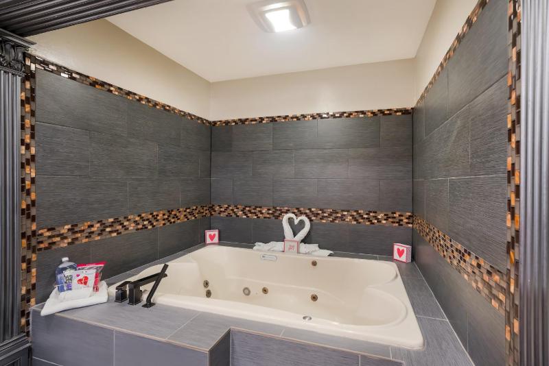  King Suite with Spa Bath Non-Smoking image 3