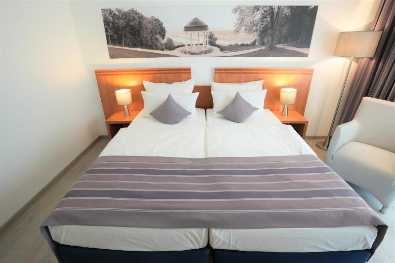 Standard Double Room with patio view image 2