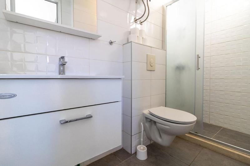 One-Bedroom Apartment image 2