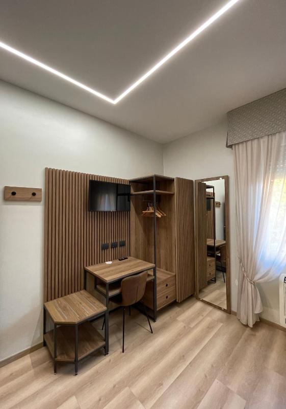 Double Room image 3