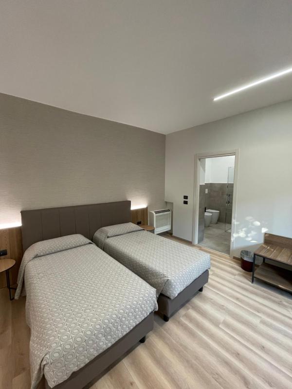 Twin Room image 1