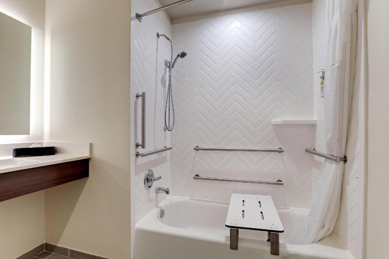 King Room - Mobility Access/Hearing Accessible image 3