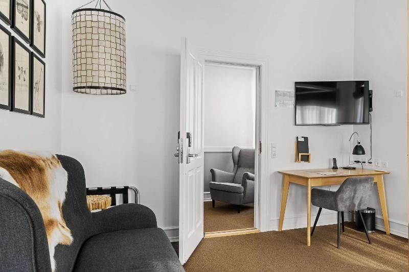 Junior Suite with King Bed and Sofa Bed - Non-Smoking image 4