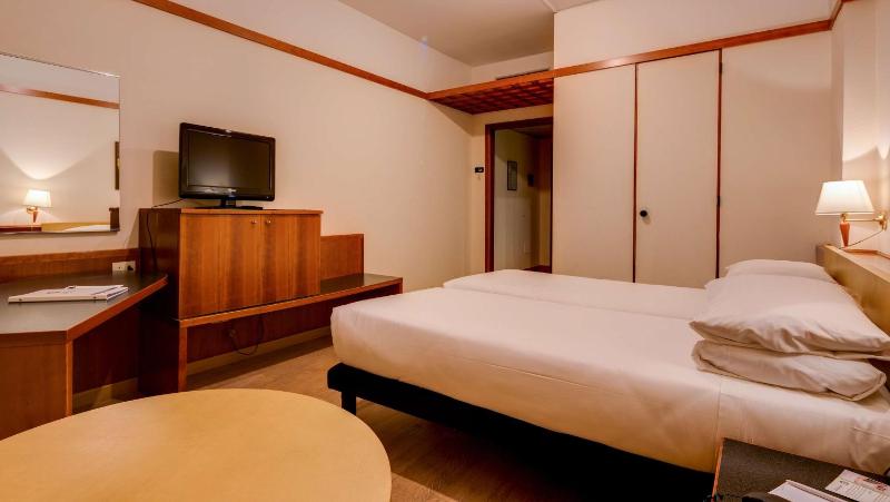 Classic Triple Room image 4