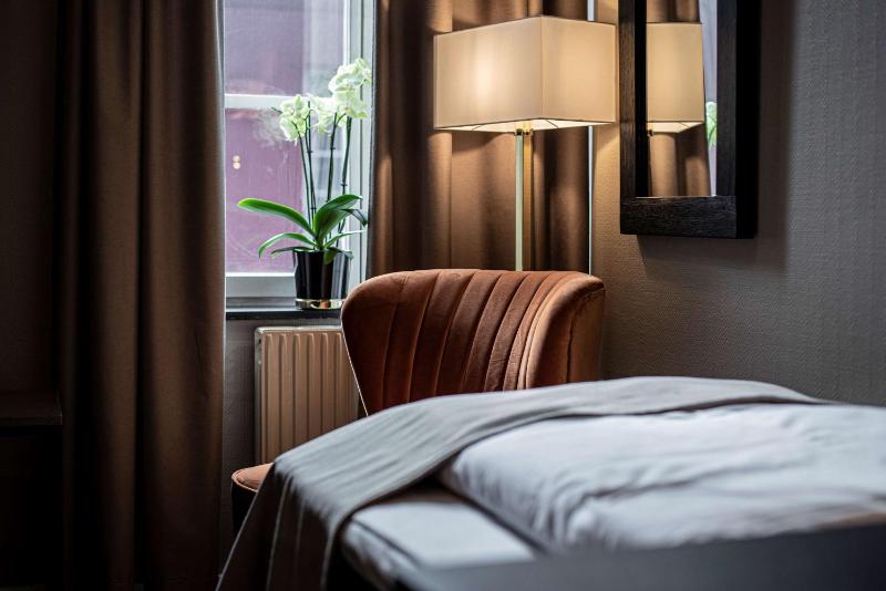 Standard Single Room image 3
