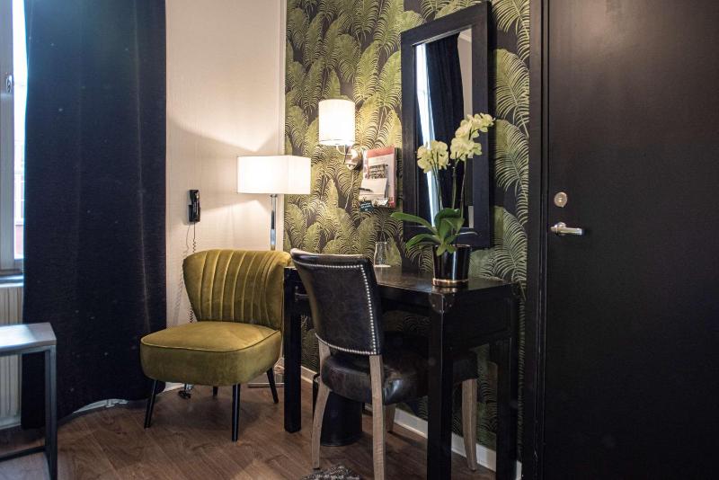 Standard Single Room image 4