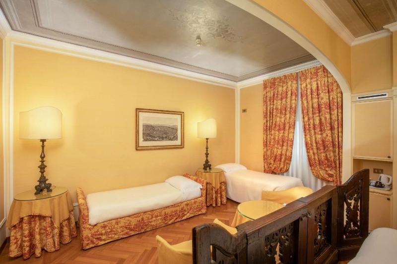 Standard Family Room with One Queen Bed and Two Single Beds - Non-Smoking image 4