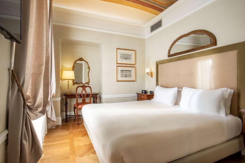 Junior King Suite - Non-Smoking image 4