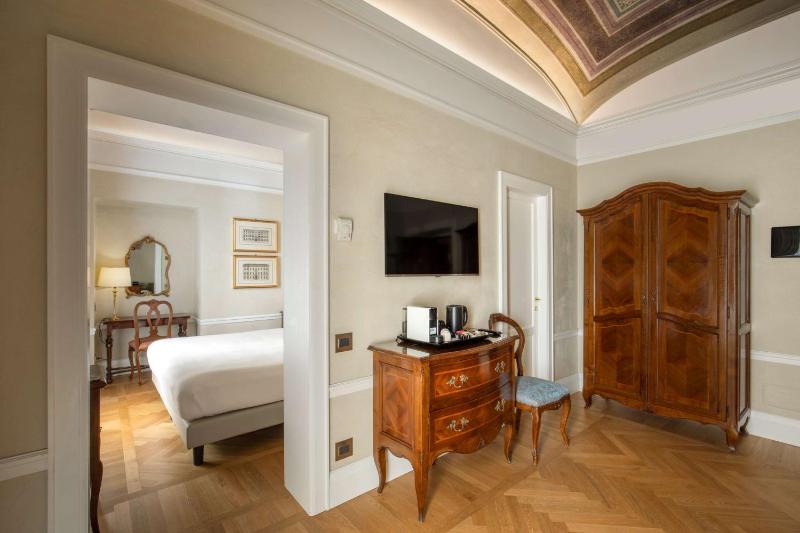 Junior King Suite - Non-Smoking image 3