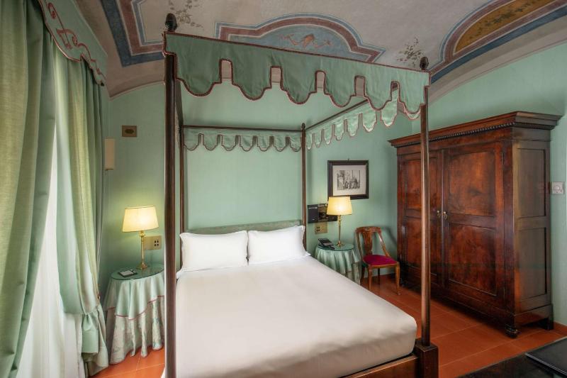 Standard Queen Room - Non-Smoking image 4