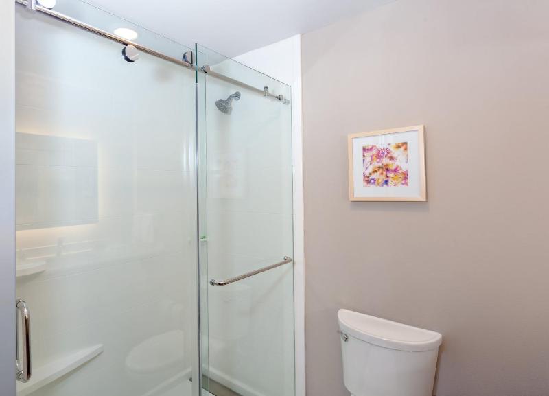 King Room - Hearing Accessible image 2
