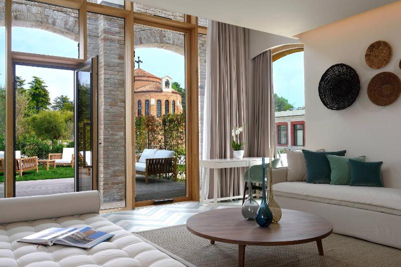 La Maisonette Loft Suite - Split Level image 3