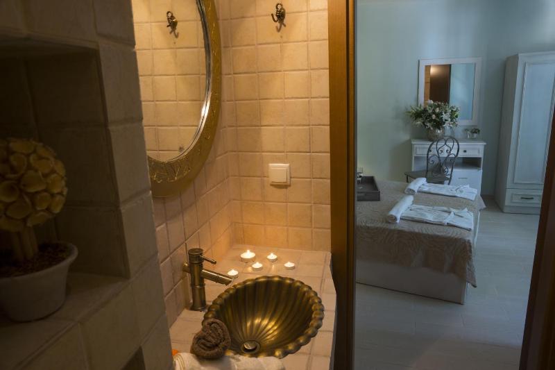 Standard Room image 3