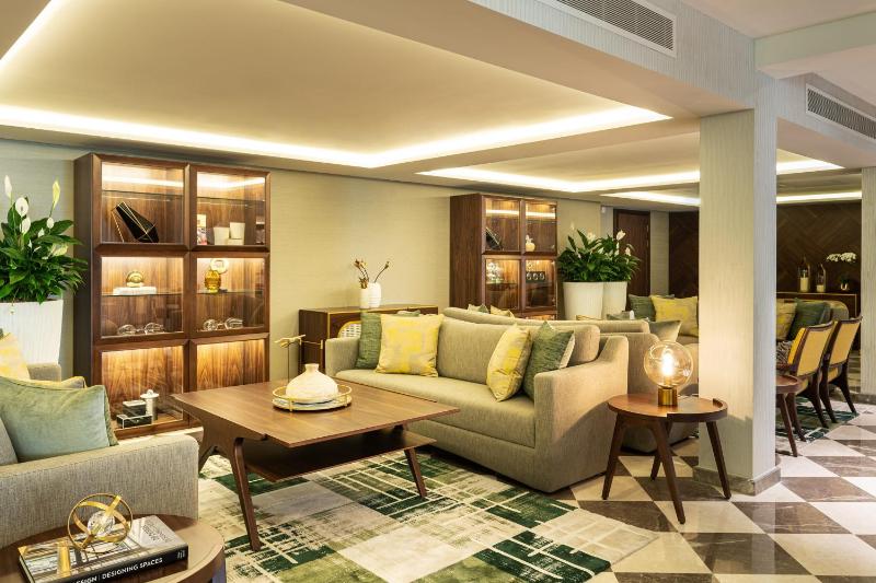 Le Royal Club Twin Room, Larger Room, with Executive Lounge Access image 4