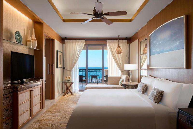 Premium Sea view Room, Guest room, 1 King, Sofa bed, Balcony image 4