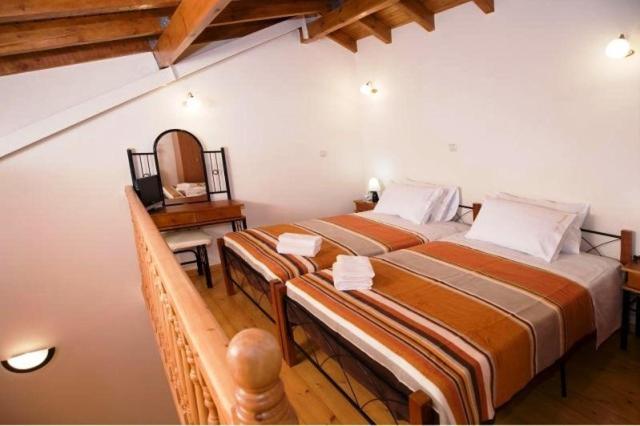Twin Room image 3