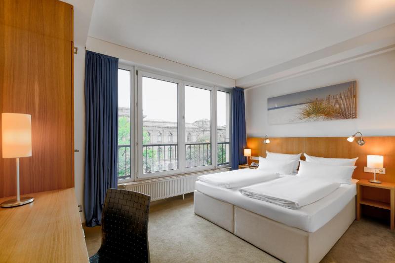 Comfort Double or Twin Room image 4