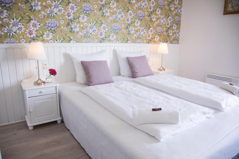 Double or Twin Room with Sea View image 4