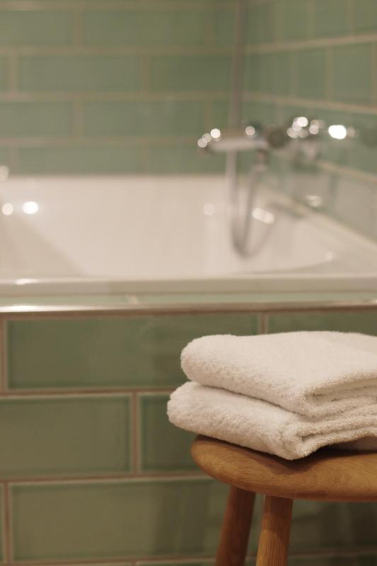 Deluxe Double Room with Balcony and Partial Sea View image 4
