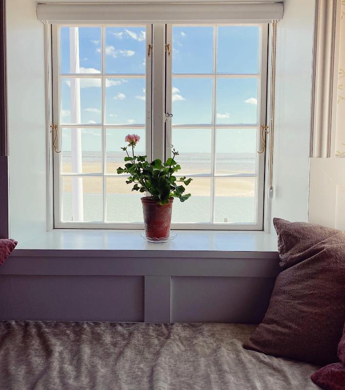 Double Room with Sea View image 1