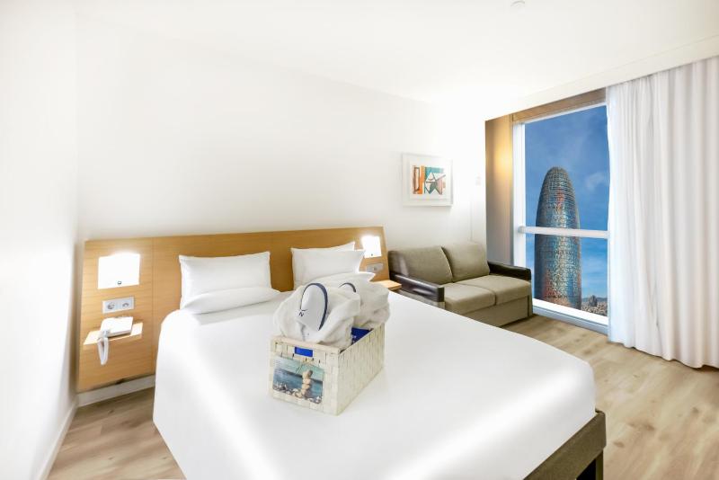 Standard Double Room with City View image 2