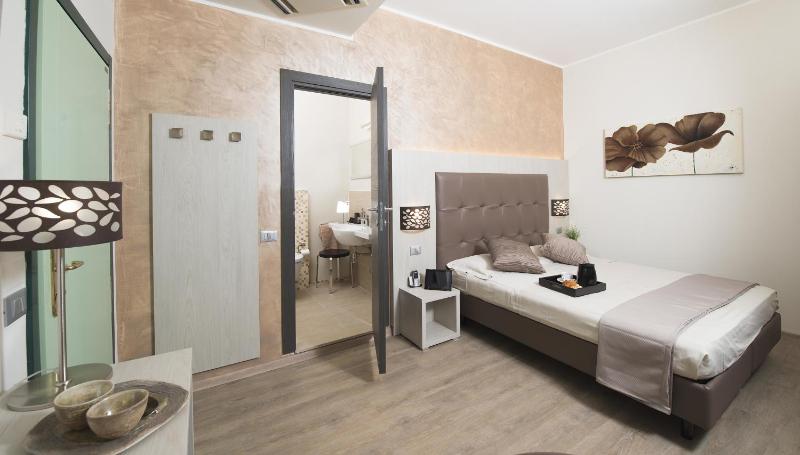 Superior Double or Twin Room with Sea View image 4