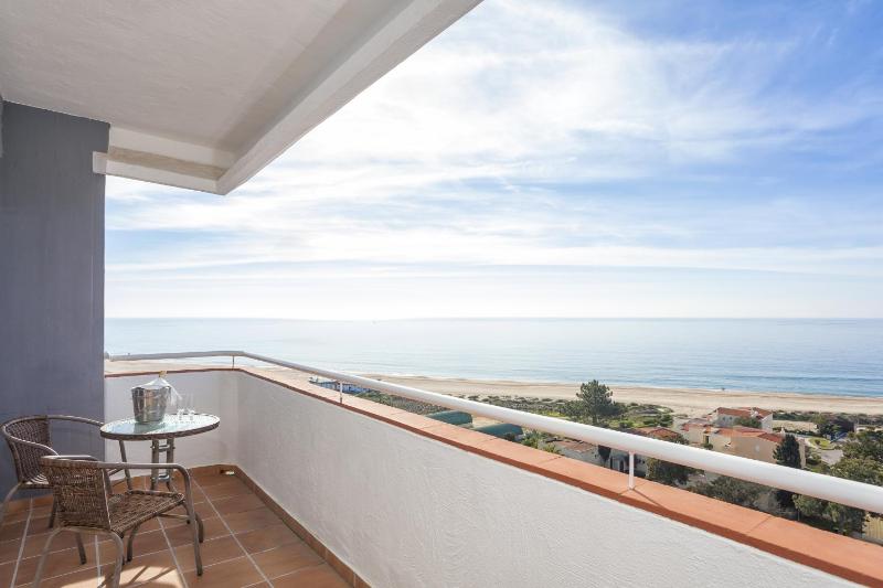 Studio with Sea View (2 Adults + 1 Child) image 4