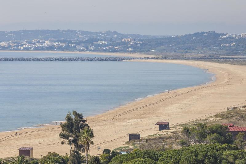 Studio with Sea View (2 Adults + 1 Child) image 2