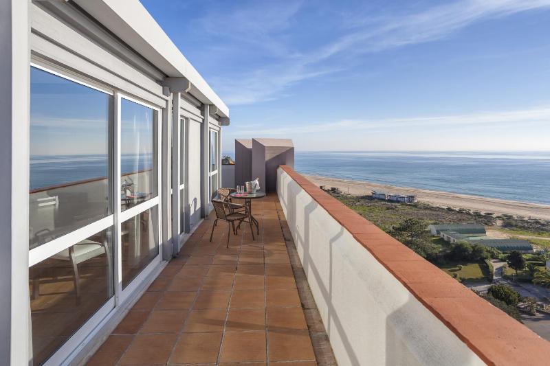 Superior One-Bedroom Apartment (2 Adults + 1 Child) image 1