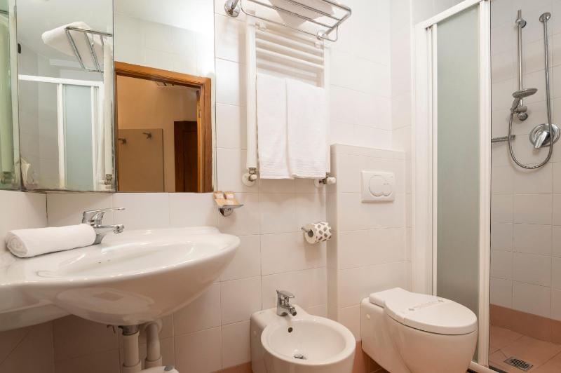 Double Room image 2