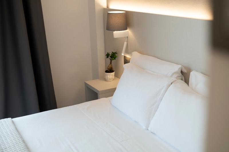 Double Room image 3