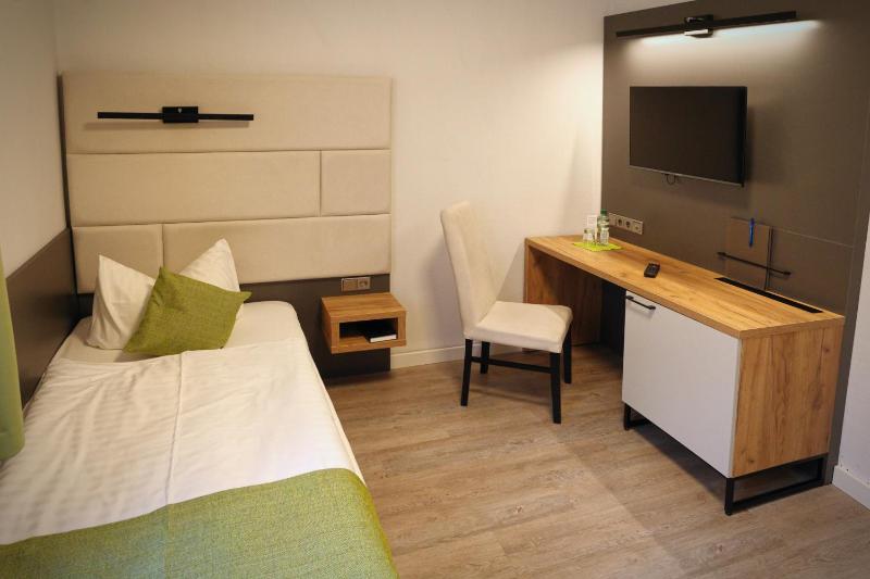 Single Room image 4