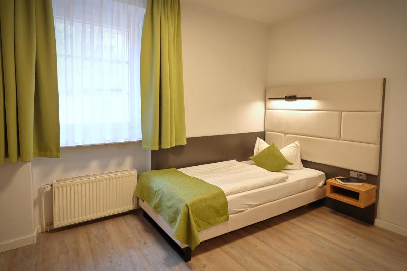 Single Room image 3