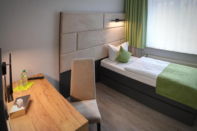 Single Room with Lake View image 1