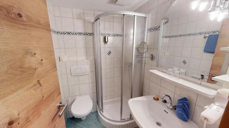 Double Room image 3