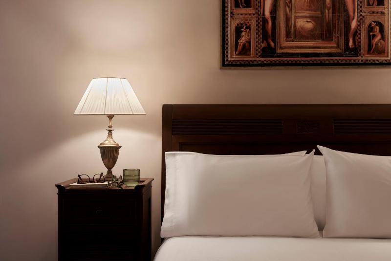 Standard Double/Twin Room image 3