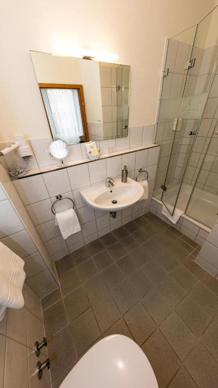 Standard Single Room image 2