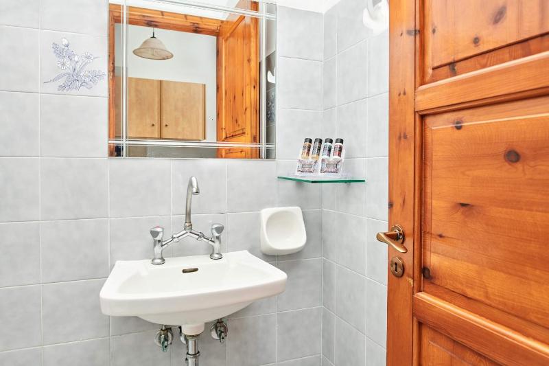 Standard Double or Twin Room with Sea View image 3